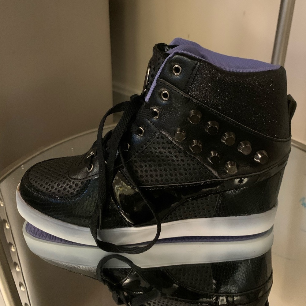 Wedged sneakers